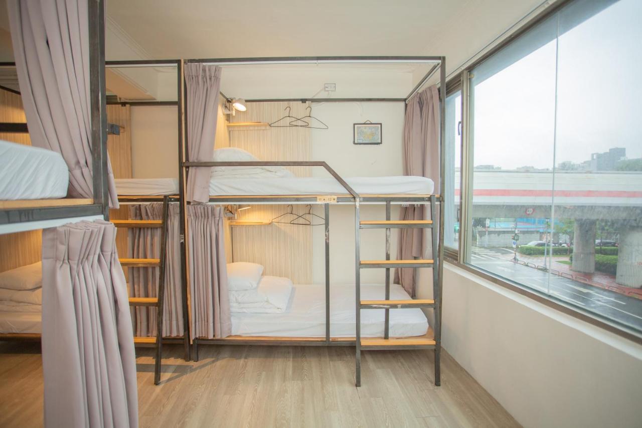 Corner Hostel & Cafe Тайбэй Экстерьер фото