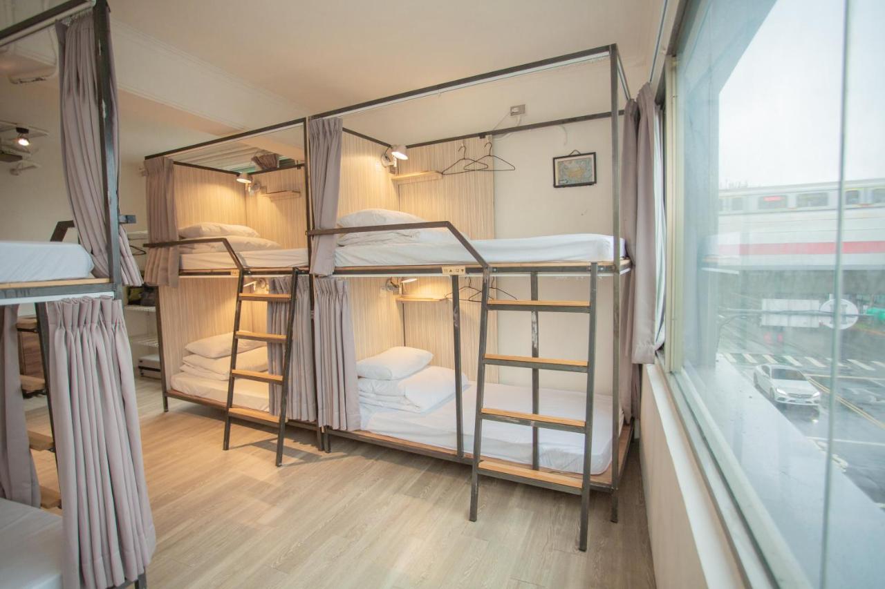 Corner Hostel & Cafe Тайбэй Экстерьер фото