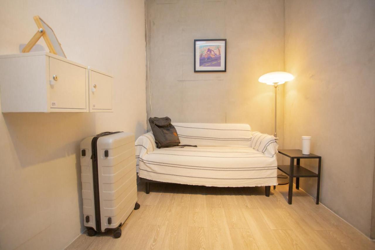 Corner Hostel & Cafe Тайбэй Экстерьер фото