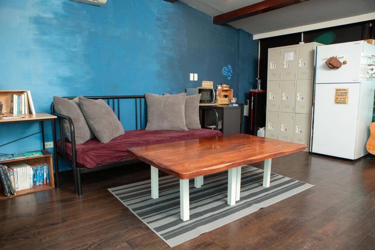 Corner Hostel & Cafe Тайбэй Экстерьер фото