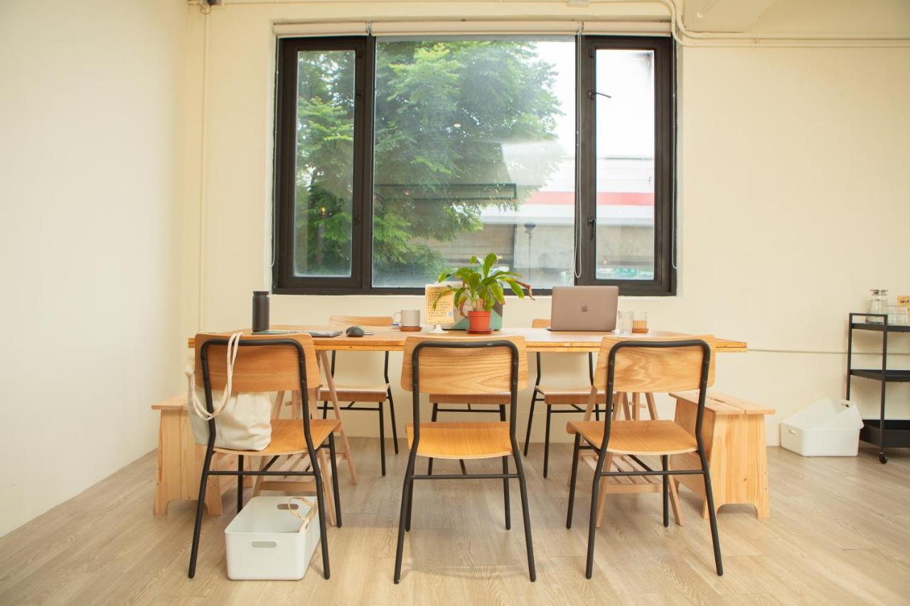 Corner Hostel & Cafe Тайбэй Экстерьер фото