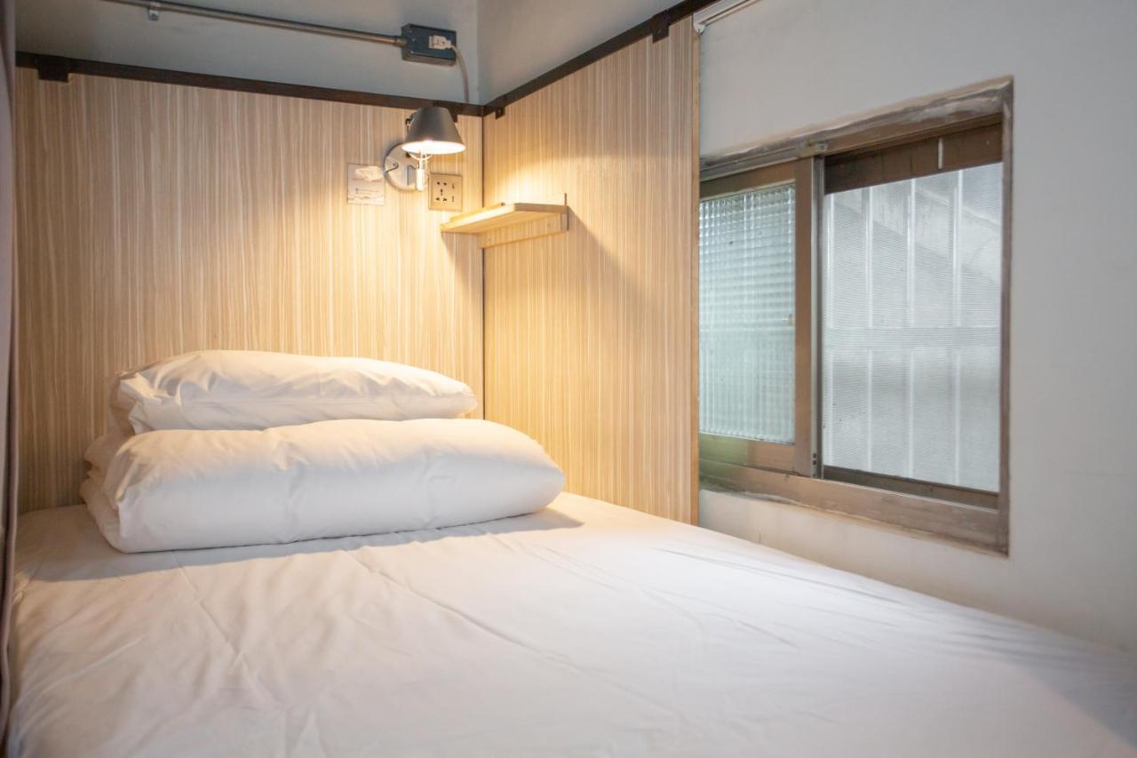 Corner Hostel & Cafe Тайбэй Экстерьер фото