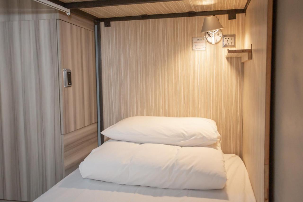 Corner Hostel & Cafe Тайбэй Экстерьер фото