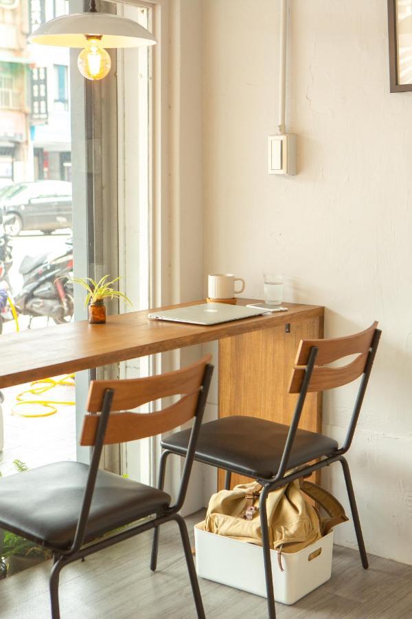 Corner Hostel & Cafe Тайбэй Экстерьер фото