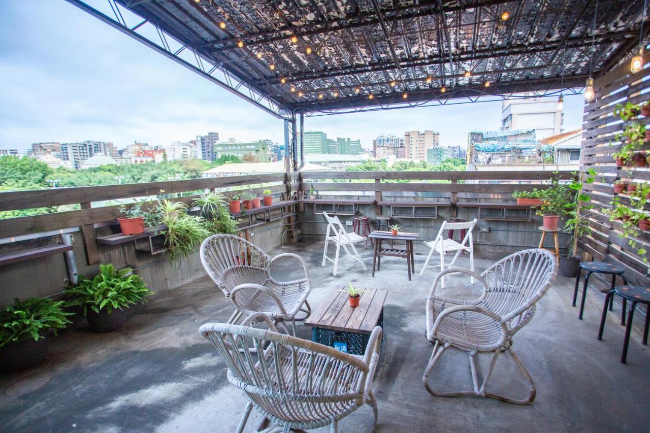 Corner Hostel & Cafe Тайбэй Экстерьер фото