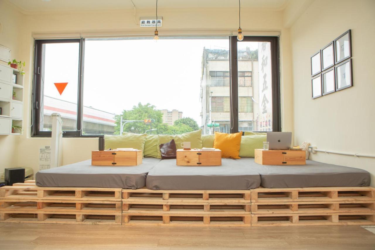 Corner Hostel & Cafe Тайбэй Экстерьер фото